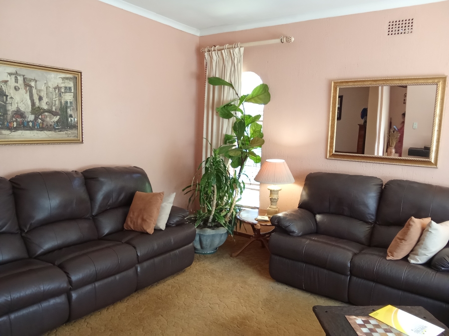 5 Bedroom Property for Sale in Helderkruin Gauteng