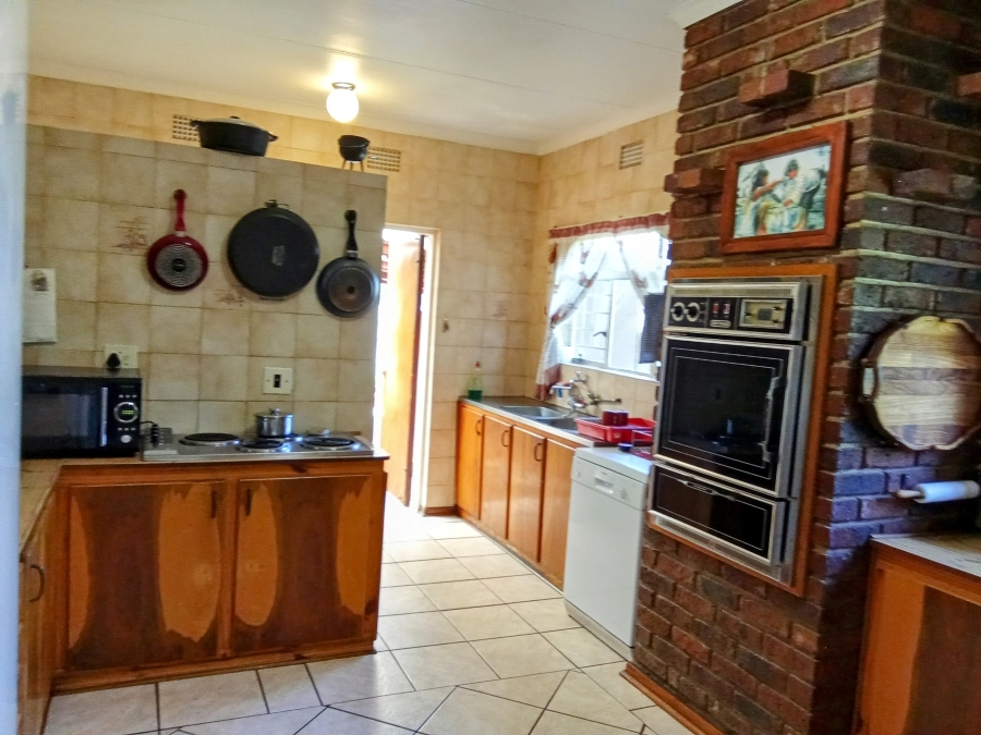 5 Bedroom Property for Sale in Helderkruin Gauteng