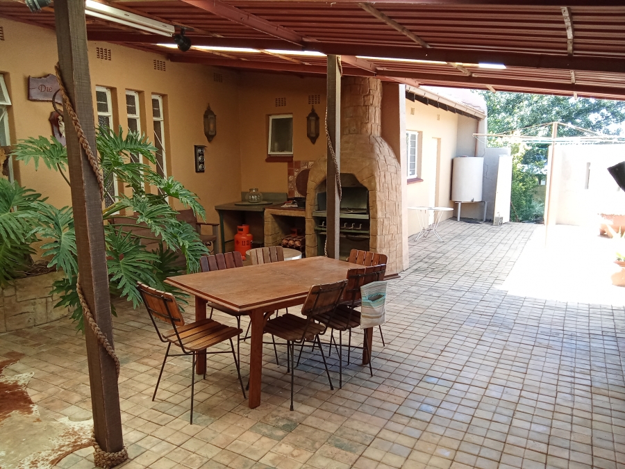 5 Bedroom Property for Sale in Helderkruin Gauteng