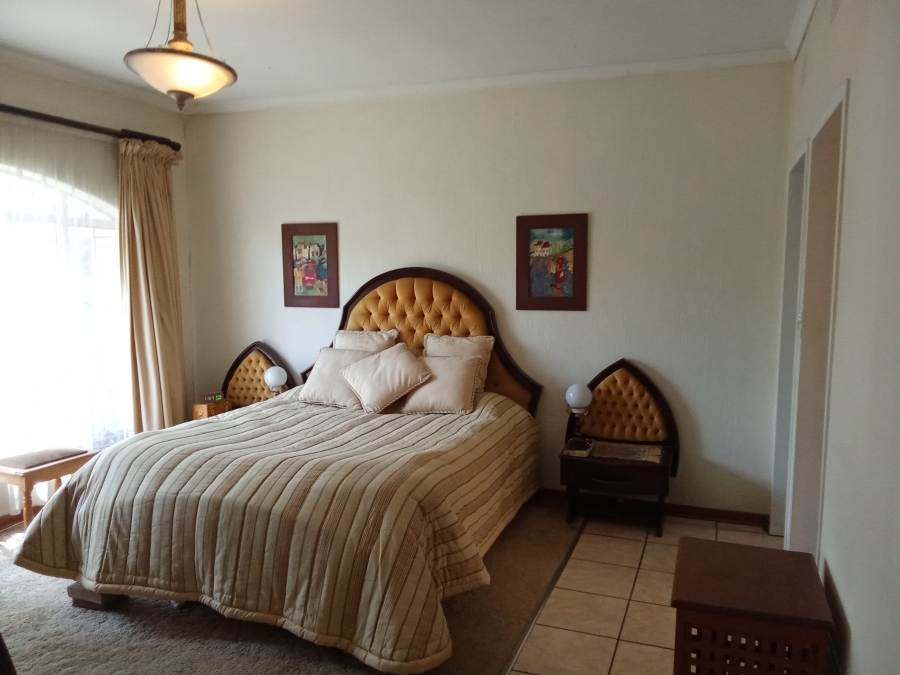 5 Bedroom Property for Sale in Helderkruin Gauteng