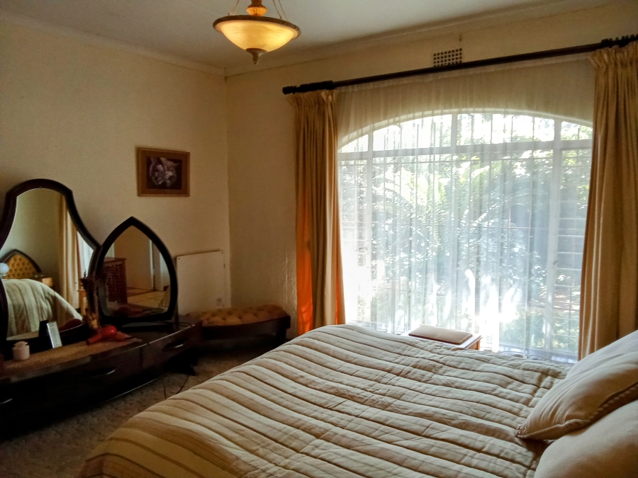 5 Bedroom Property for Sale in Helderkruin Gauteng