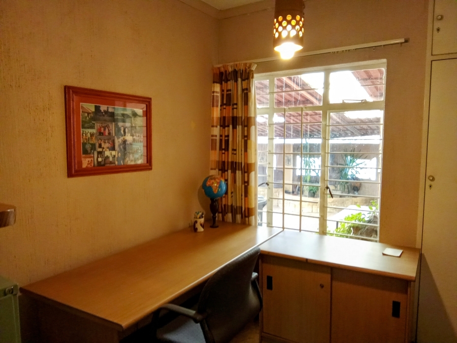 5 Bedroom Property for Sale in Helderkruin Gauteng