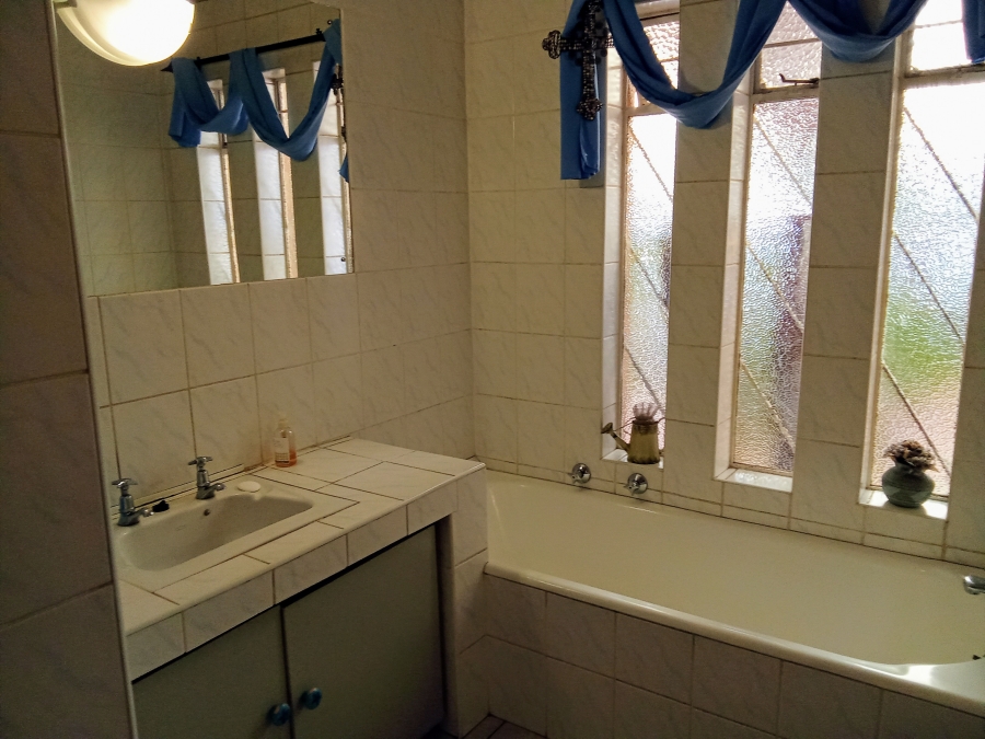 5 Bedroom Property for Sale in Helderkruin Gauteng