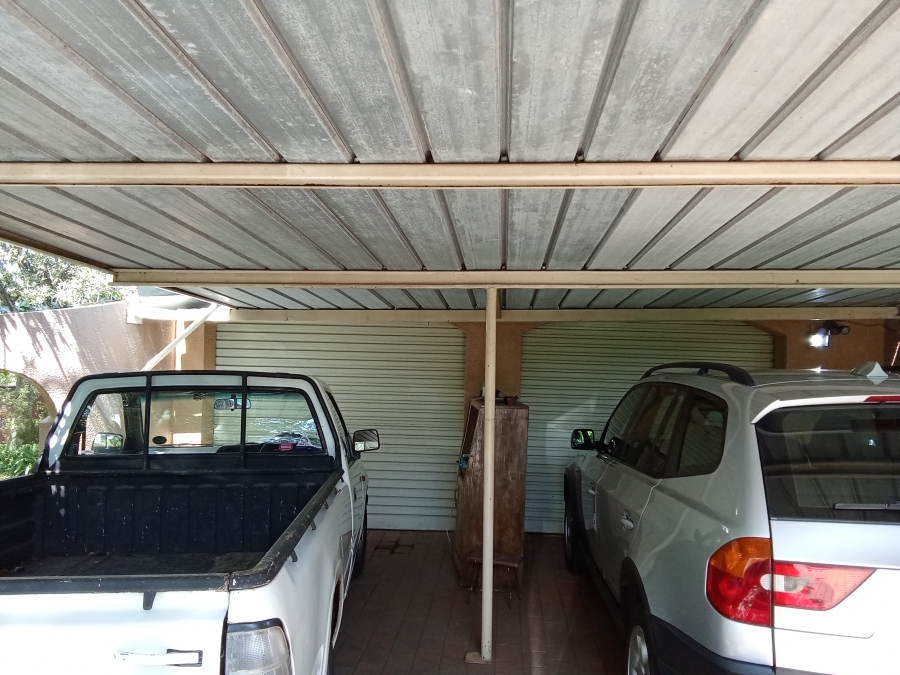 5 Bedroom Property for Sale in Helderkruin Gauteng