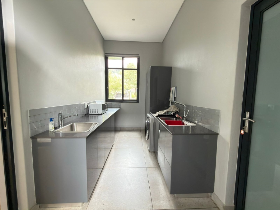 6 Bedroom Property for Sale in Featherbrooke Estate Gauteng