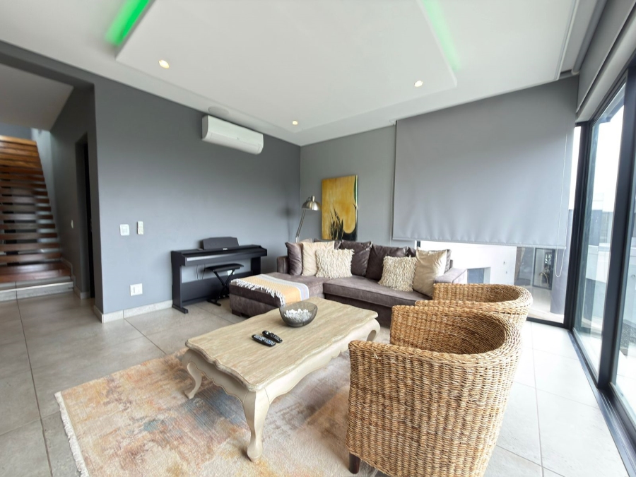 6 Bedroom Property for Sale in Featherbrooke Estate Gauteng