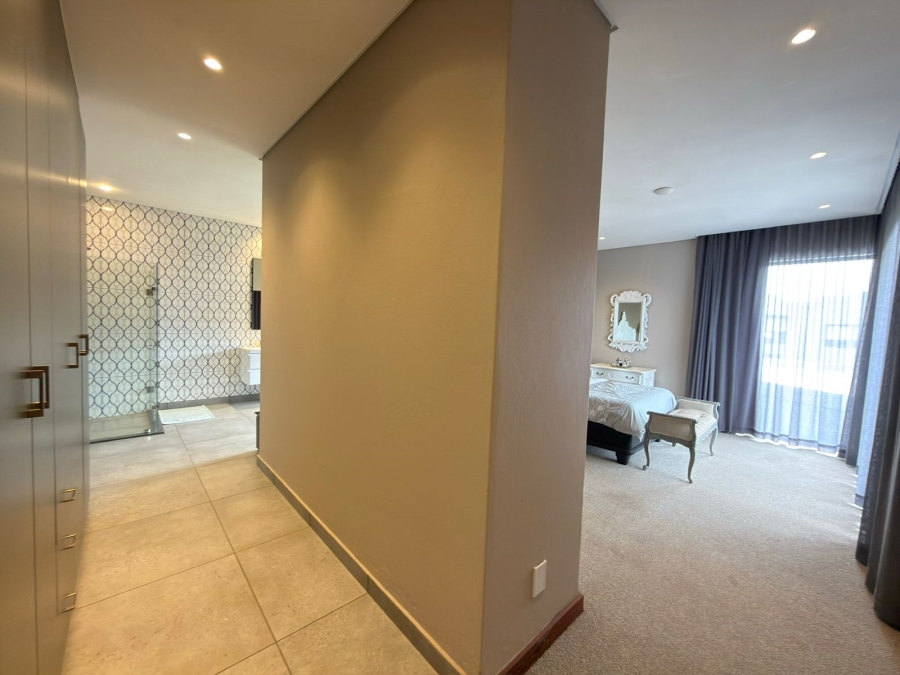 6 Bedroom Property for Sale in Featherbrooke Estate Gauteng