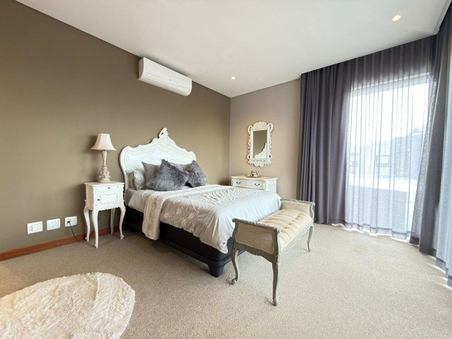 6 Bedroom Property for Sale in Featherbrooke Estate Gauteng