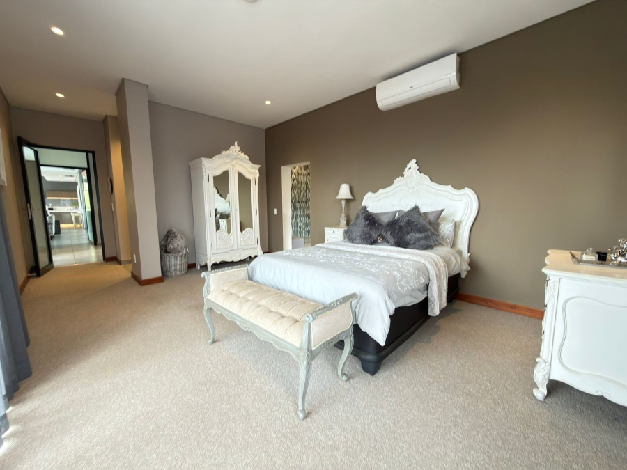 6 Bedroom Property for Sale in Featherbrooke Estate Gauteng