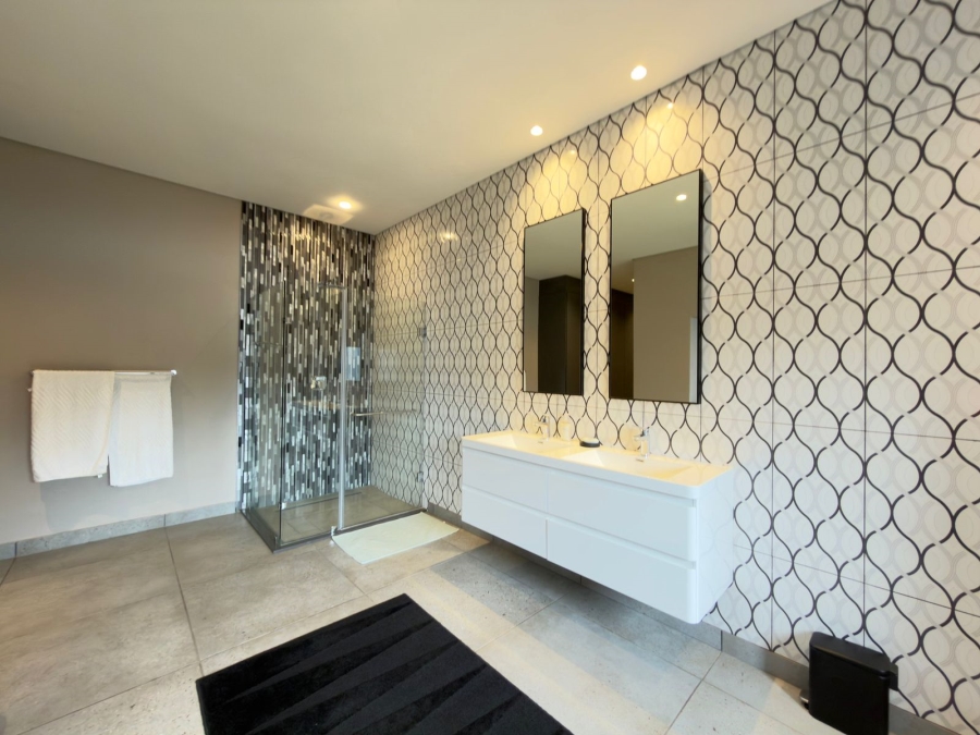 6 Bedroom Property for Sale in Featherbrooke Estate Gauteng