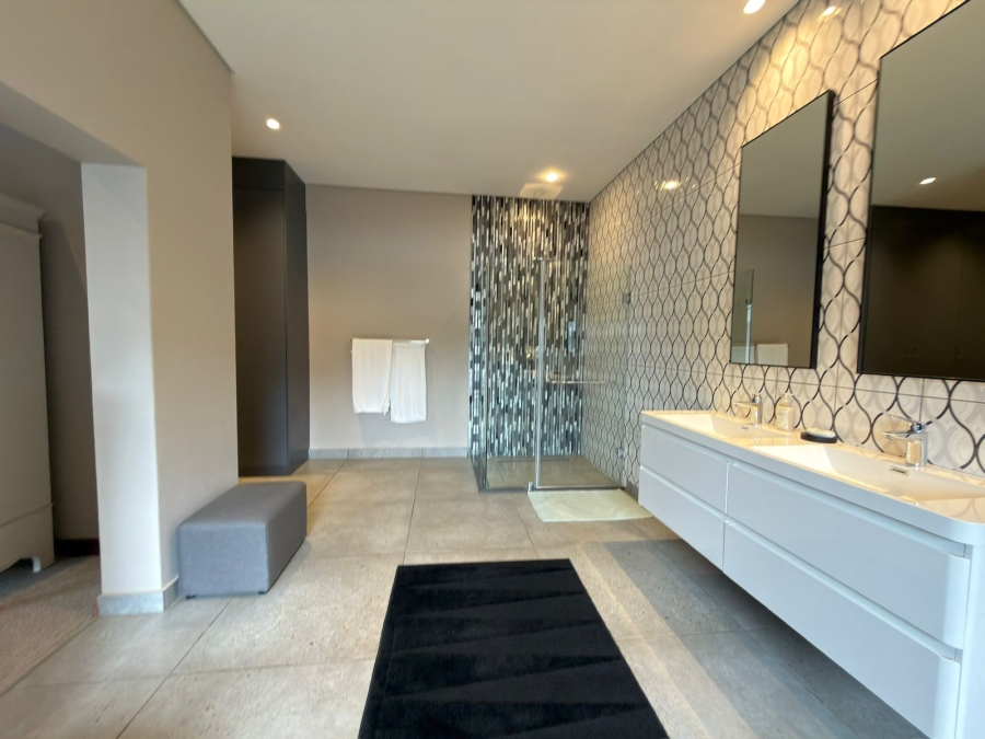 6 Bedroom Property for Sale in Featherbrooke Estate Gauteng