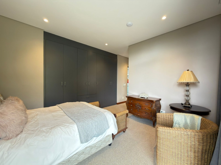 6 Bedroom Property for Sale in Featherbrooke Estate Gauteng