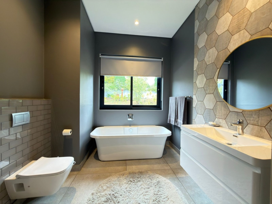 6 Bedroom Property for Sale in Featherbrooke Estate Gauteng