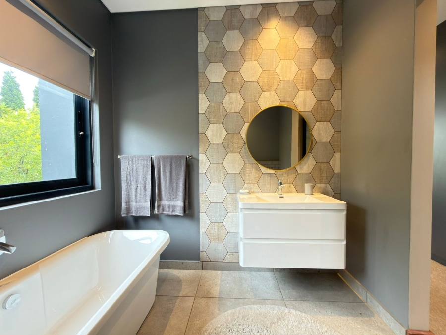 6 Bedroom Property for Sale in Featherbrooke Estate Gauteng