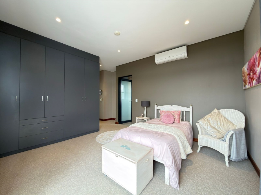 6 Bedroom Property for Sale in Featherbrooke Estate Gauteng