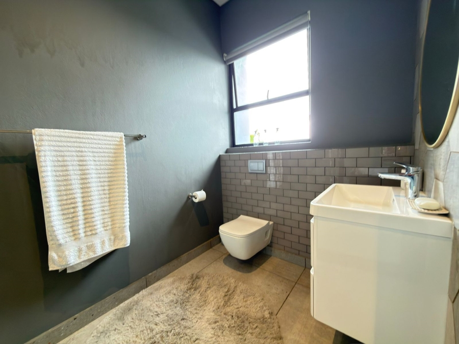 6 Bedroom Property for Sale in Featherbrooke Estate Gauteng