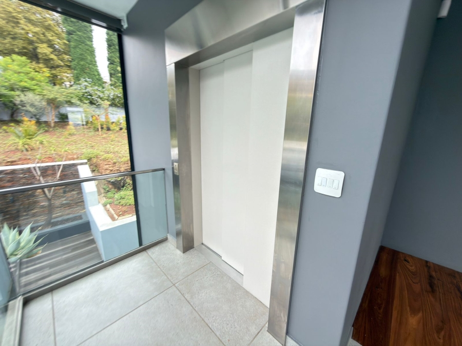 6 Bedroom Property for Sale in Featherbrooke Estate Gauteng