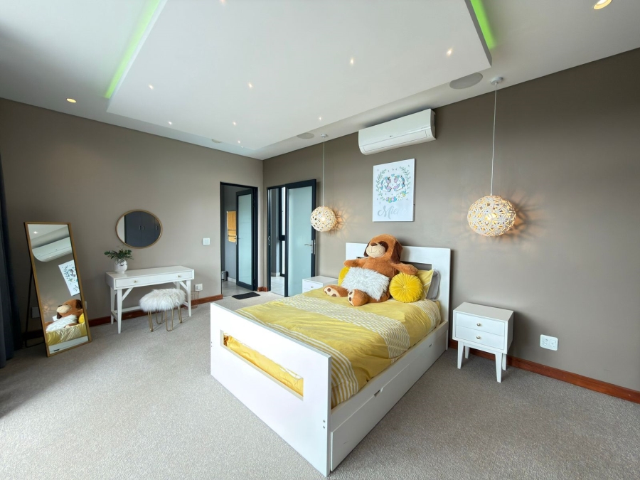 6 Bedroom Property for Sale in Featherbrooke Estate Gauteng