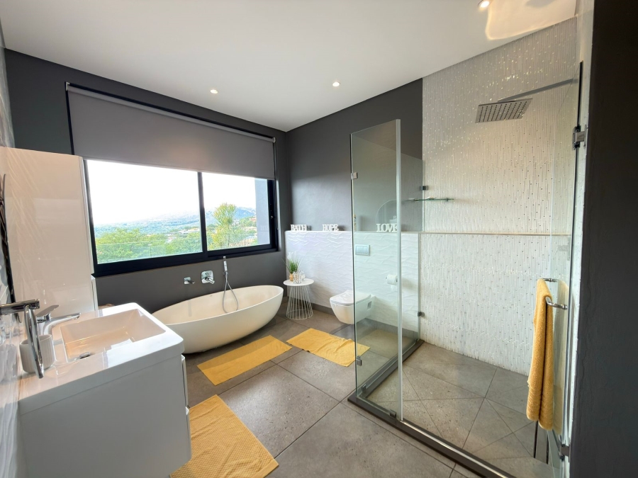 6 Bedroom Property for Sale in Featherbrooke Estate Gauteng