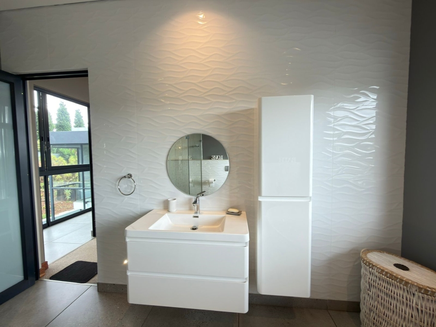 6 Bedroom Property for Sale in Featherbrooke Estate Gauteng