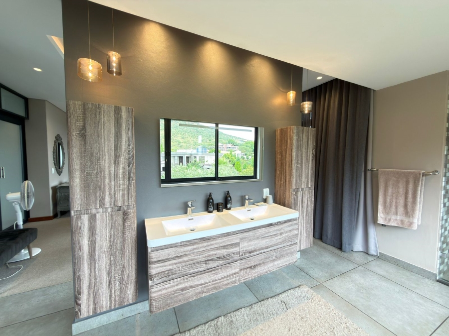 6 Bedroom Property for Sale in Featherbrooke Estate Gauteng