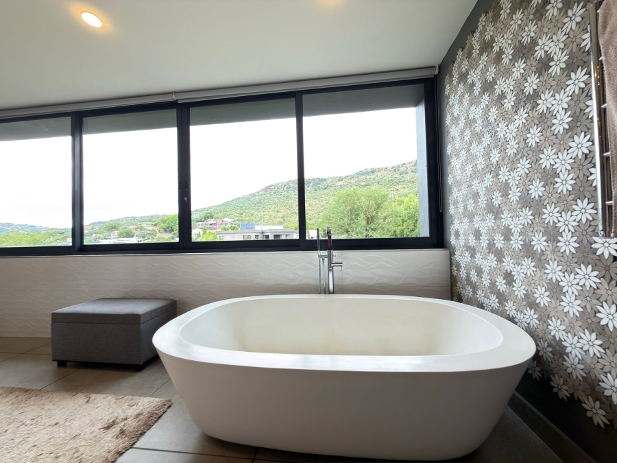 6 Bedroom Property for Sale in Featherbrooke Estate Gauteng