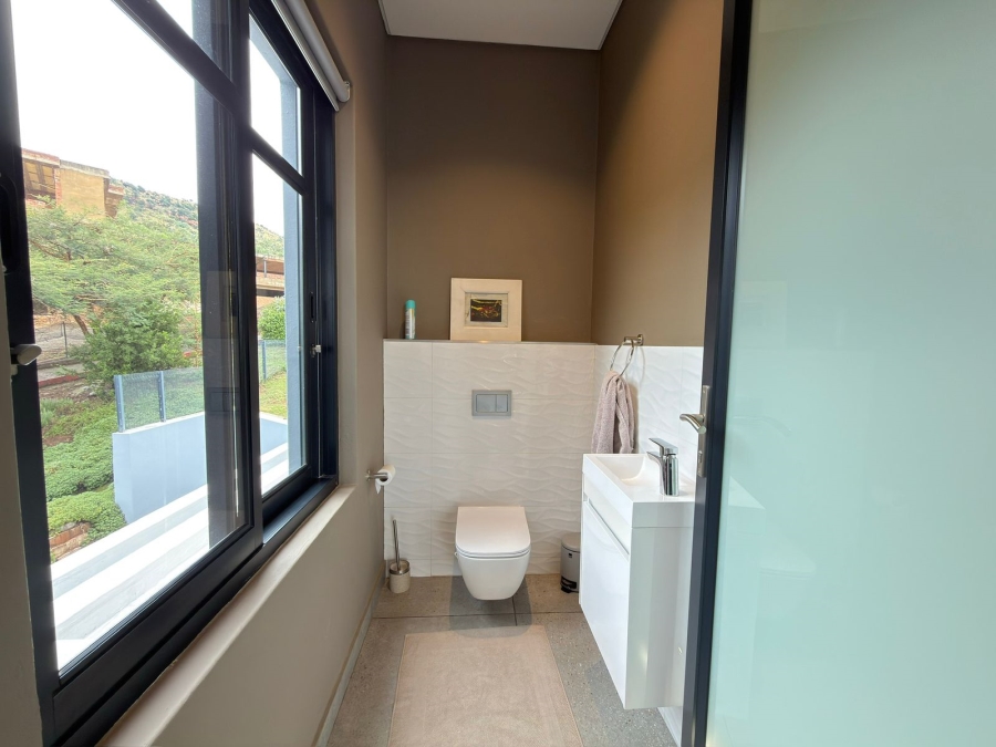 6 Bedroom Property for Sale in Featherbrooke Estate Gauteng