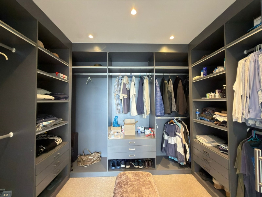 6 Bedroom Property for Sale in Featherbrooke Estate Gauteng