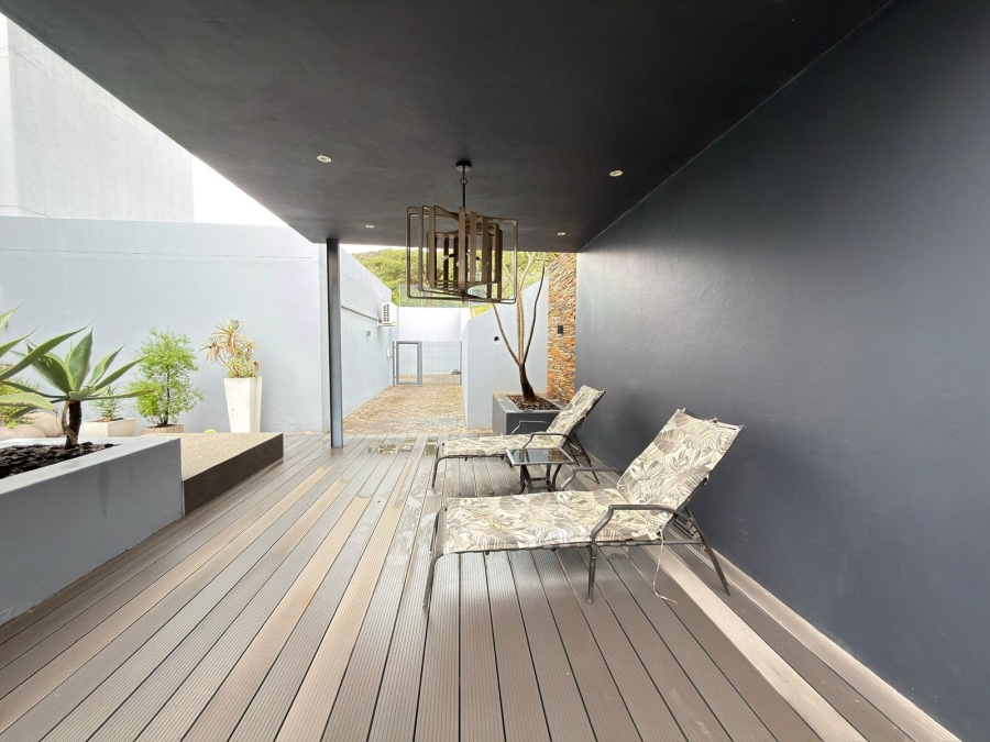 6 Bedroom Property for Sale in Featherbrooke Estate Gauteng