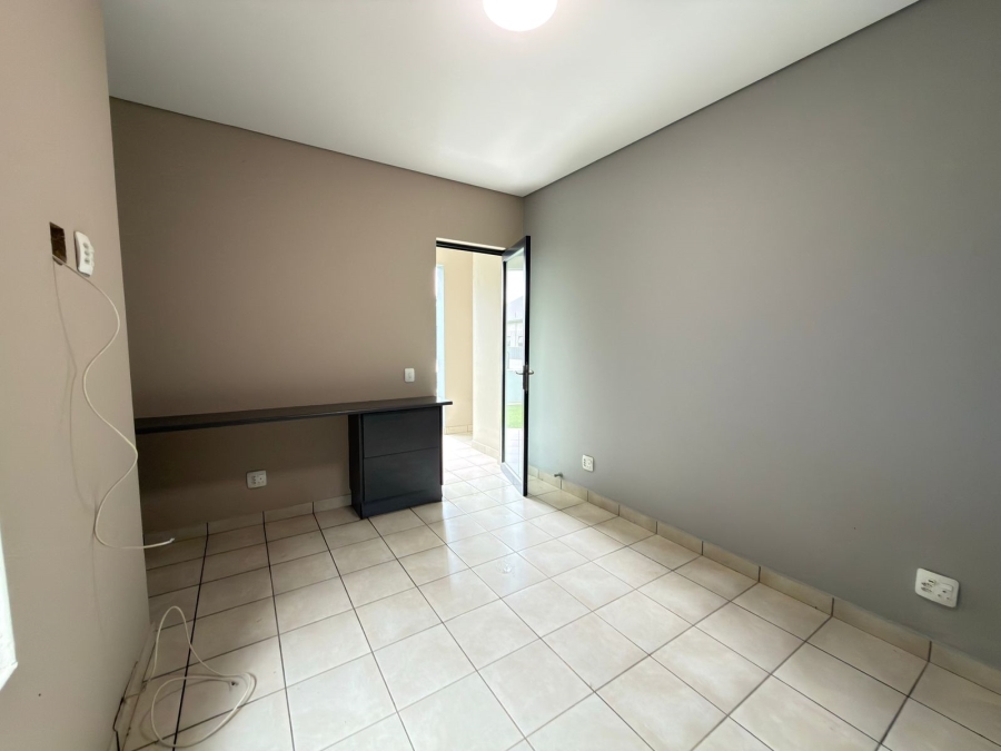 6 Bedroom Property for Sale in Featherbrooke Estate Gauteng