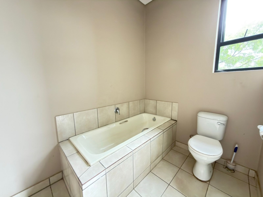 6 Bedroom Property for Sale in Featherbrooke Estate Gauteng