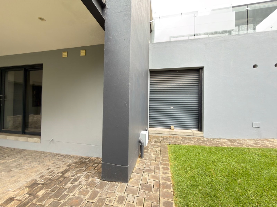 6 Bedroom Property for Sale in Featherbrooke Estate Gauteng