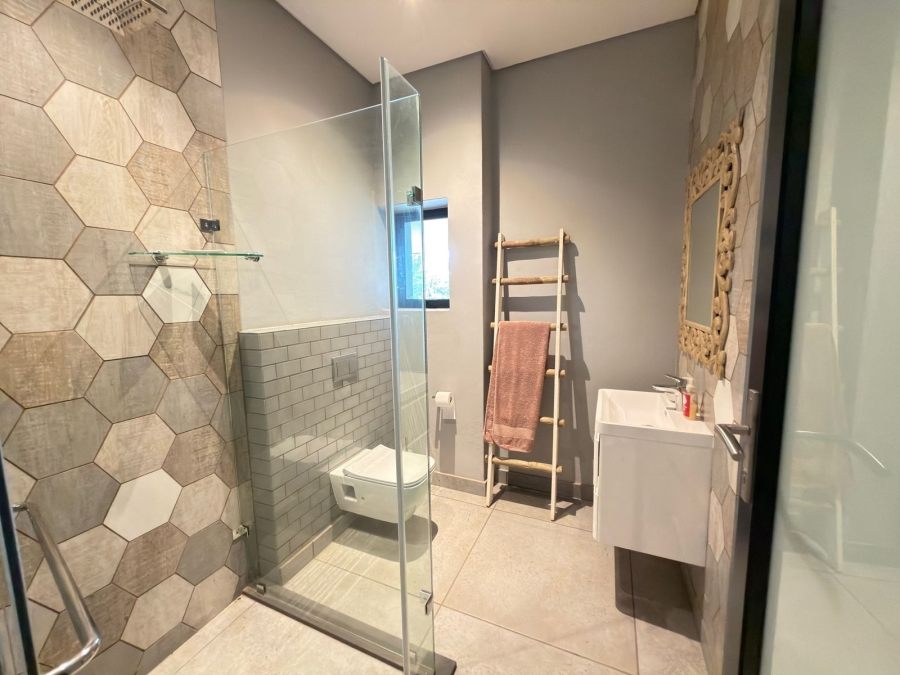 6 Bedroom Property for Sale in Featherbrooke Estate Gauteng