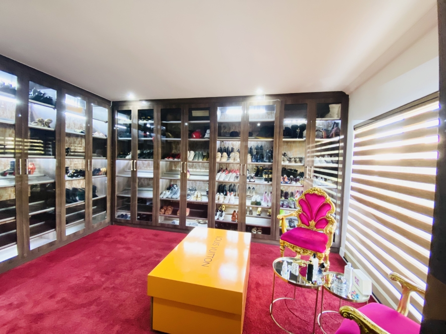 6 Bedroom Property for Sale in Blue Valley Golf Estate Gauteng