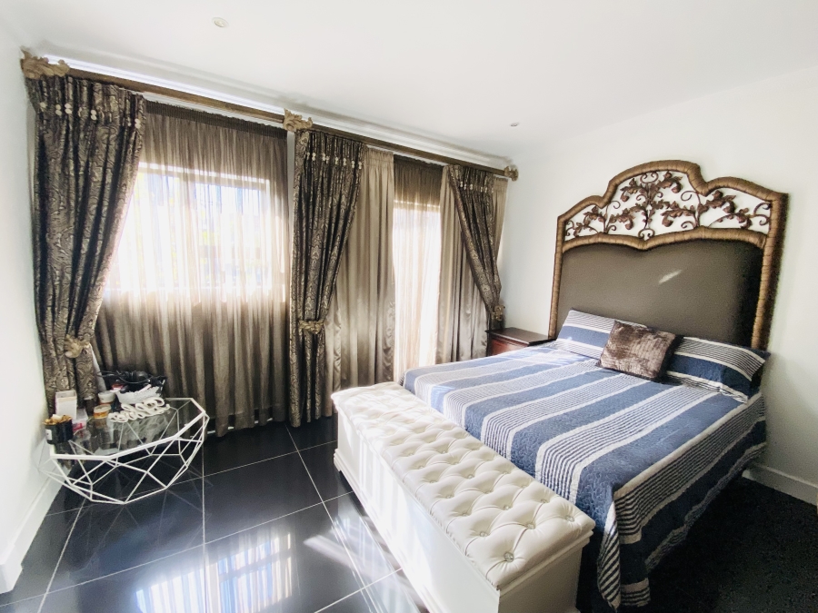 6 Bedroom Property for Sale in Blue Valley Golf Estate Gauteng