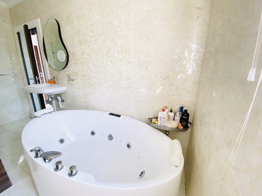 6 Bedroom Property for Sale in Blue Valley Golf Estate Gauteng