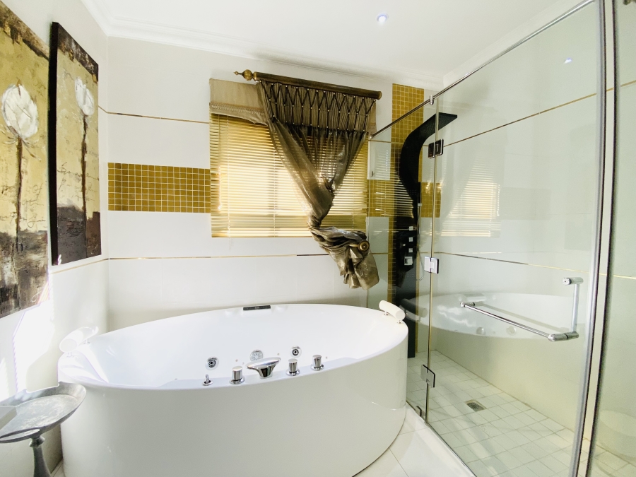 6 Bedroom Property for Sale in Blue Valley Golf Estate Gauteng