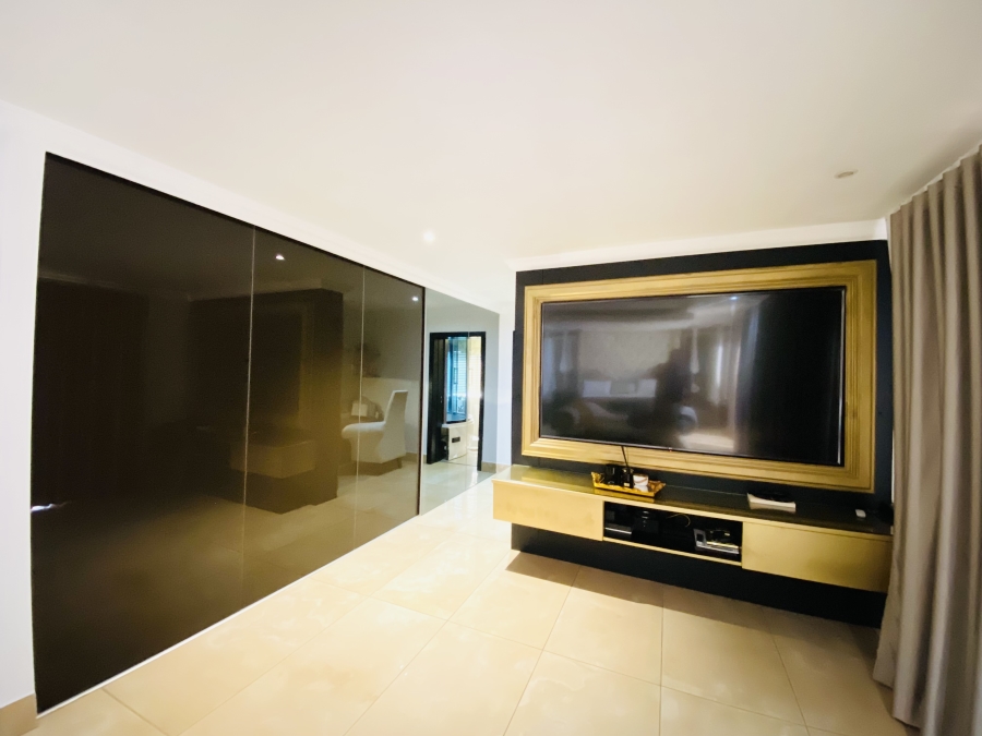 6 Bedroom Property for Sale in Blue Valley Golf Estate Gauteng