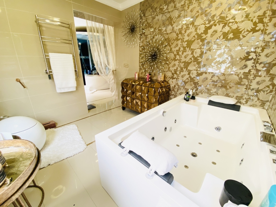 6 Bedroom Property for Sale in Blue Valley Golf Estate Gauteng