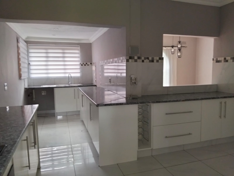 6 Bedroom Property for Sale in Glen Marais Gauteng