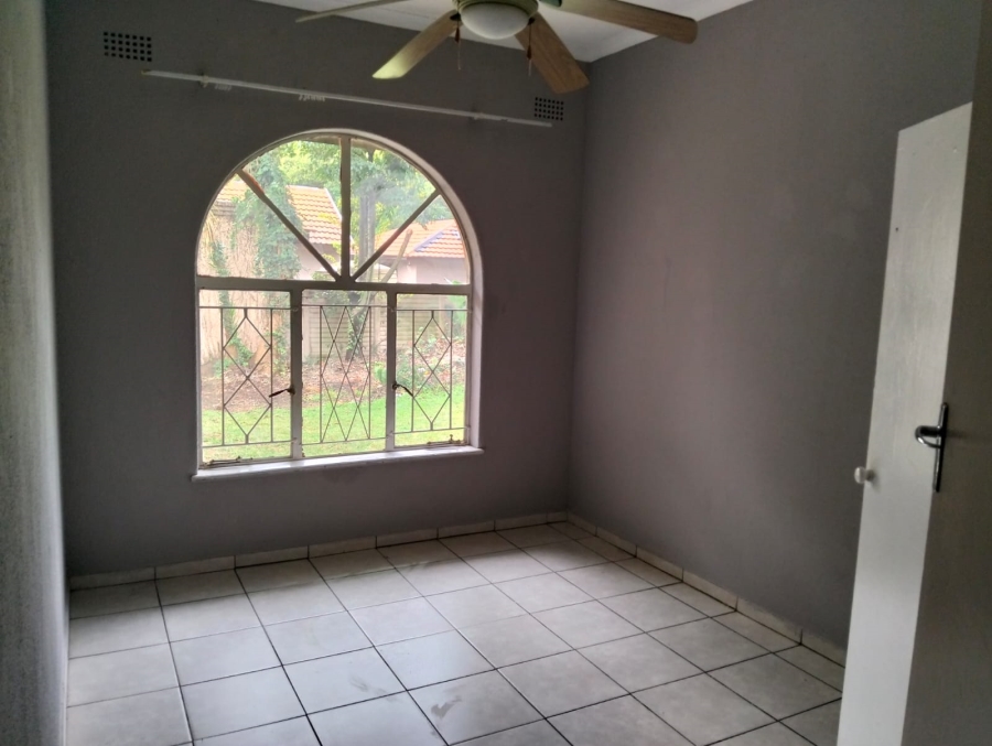 6 Bedroom Property for Sale in Glen Marais Gauteng