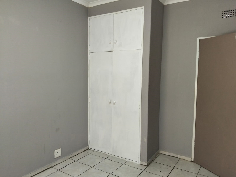 6 Bedroom Property for Sale in Glen Marais Gauteng