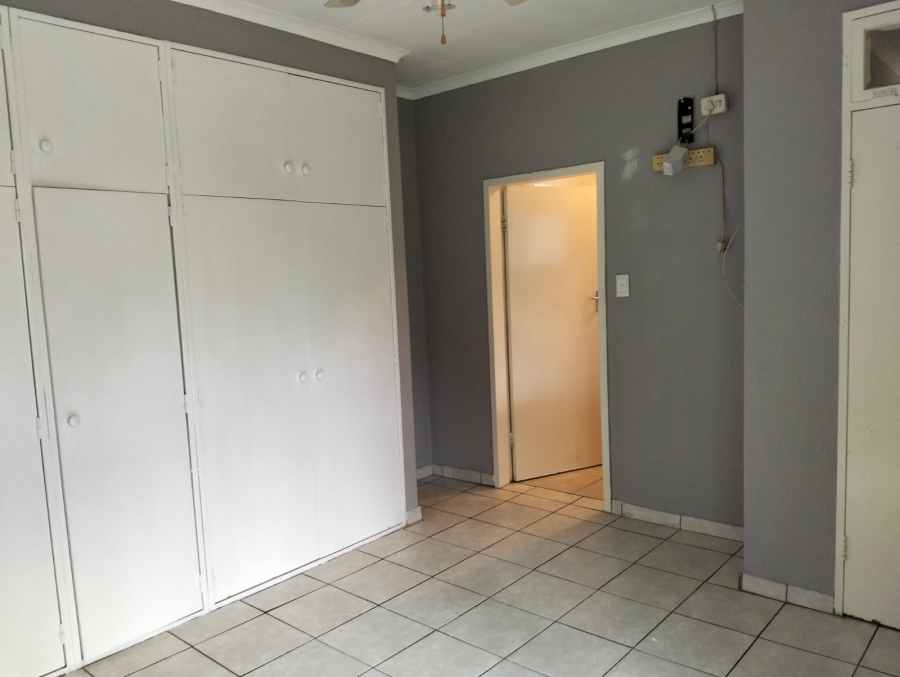 6 Bedroom Property for Sale in Glen Marais Gauteng