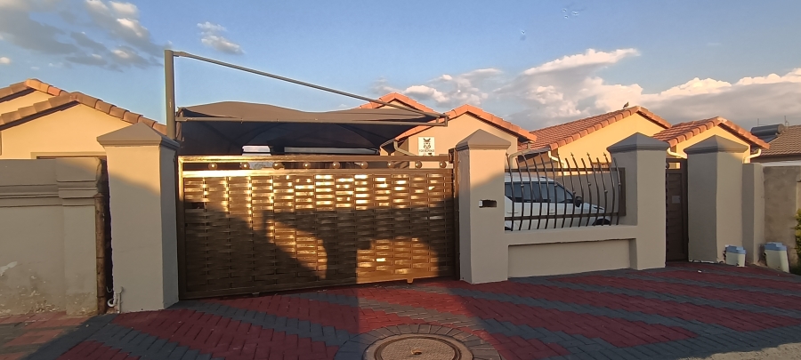 3 Bedroom Property for Sale in Windmill Park Gauteng