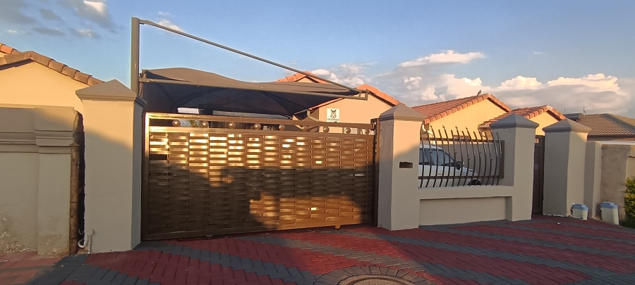 3 Bedroom Property for Sale in Windmill Park Gauteng