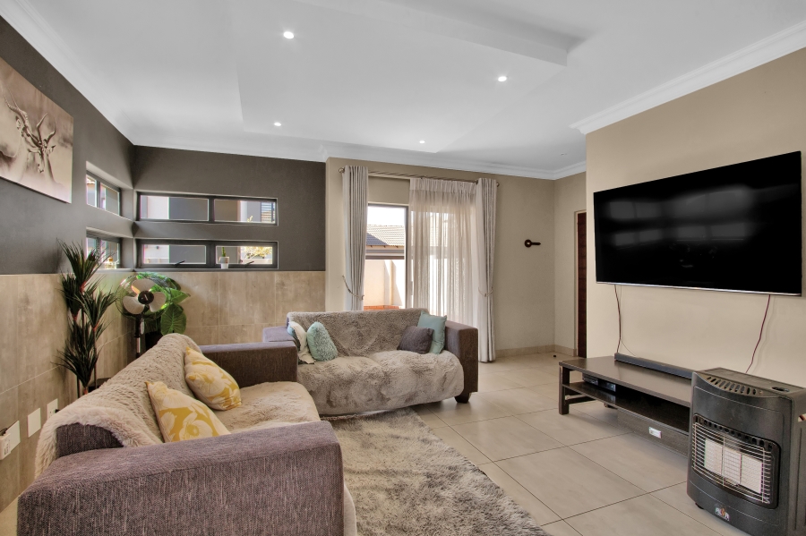 To Let 3 Bedroom Property for Rent in Equestria Gauteng