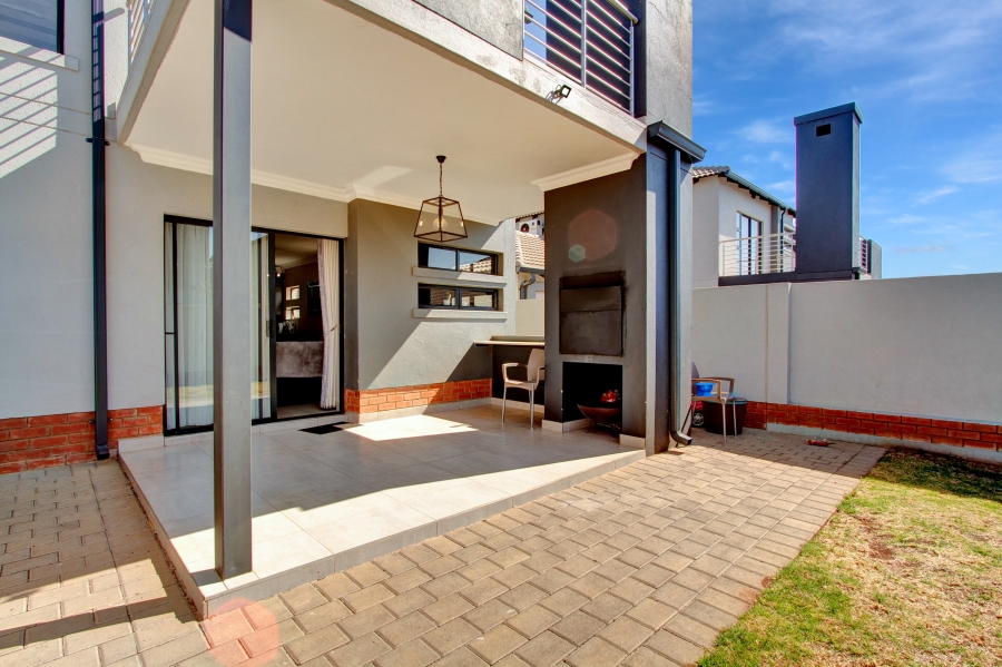 To Let 3 Bedroom Property for Rent in Equestria Gauteng