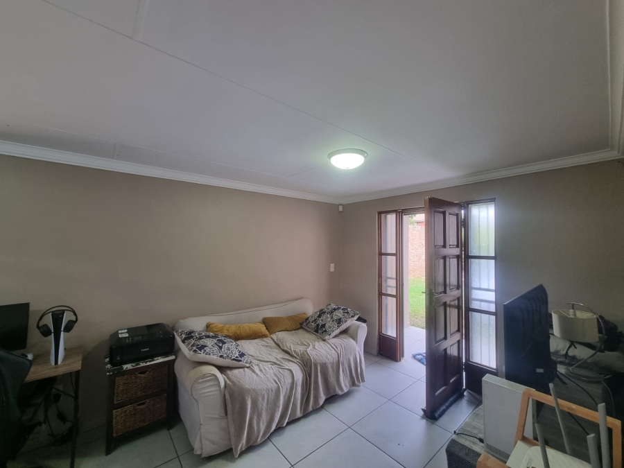 1 Bedroom Property for Sale in Waverley Gauteng