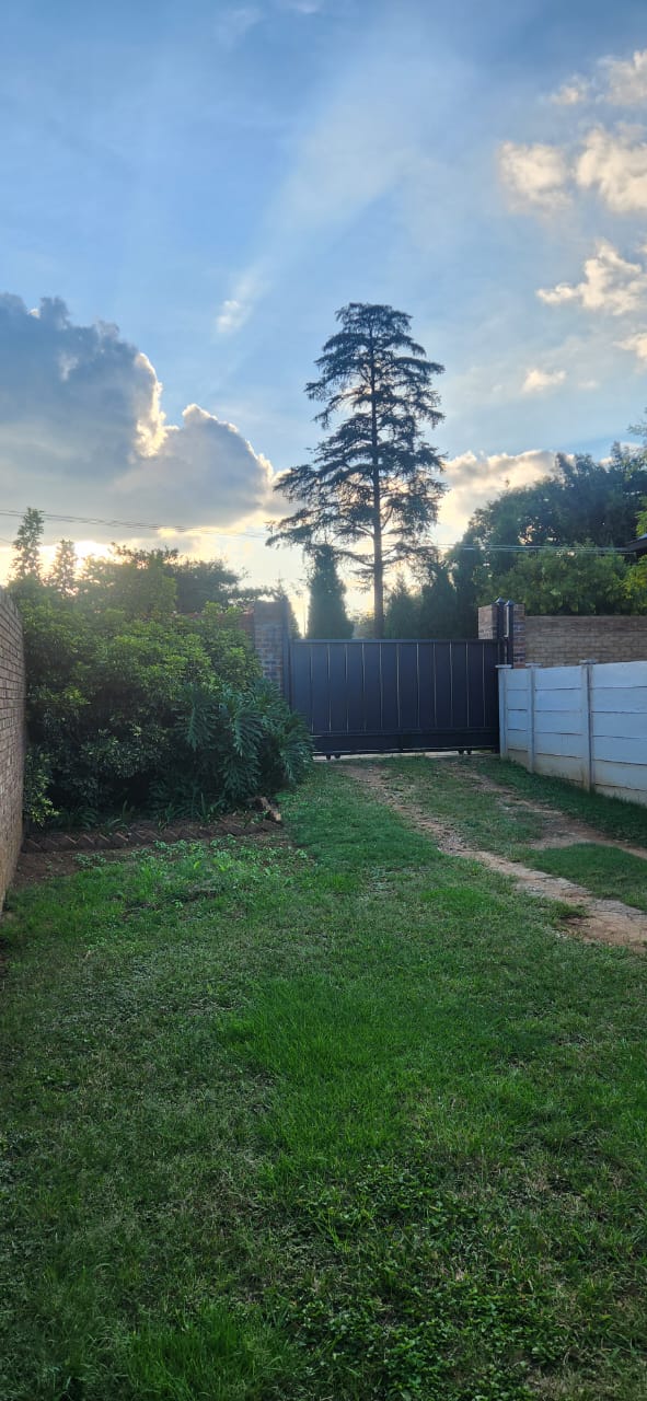 To Let 1 Bedroom Property for Rent in Waverley Gauteng