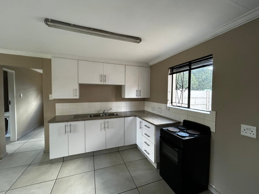 To Let 1 Bedroom Property for Rent in Waverley Gauteng